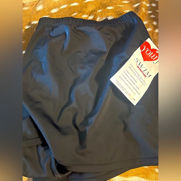 Swim skirt from Avenue. Size 20 New. - Picture 1 of 3